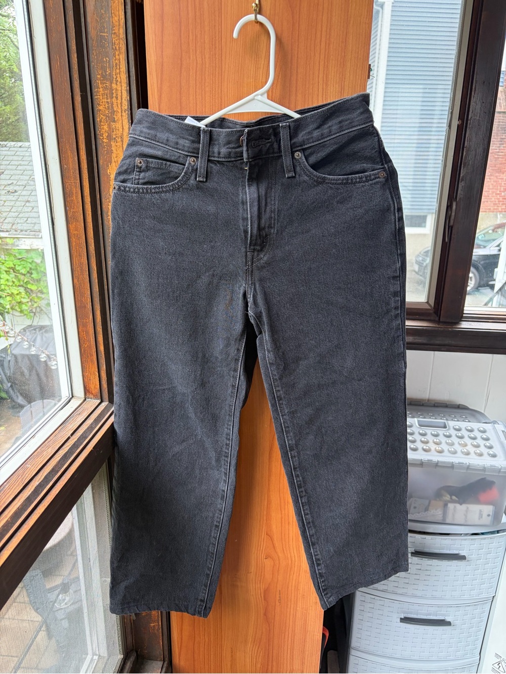 Levi's Black Cropped Ankle Jeans